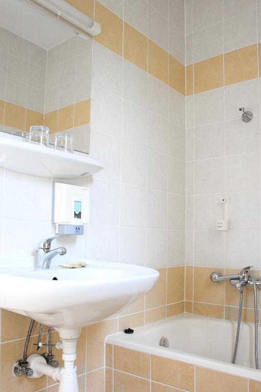 Hotel Korona Harkany Room photo
